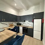 Perfect Central Studio With Outdoor Patio