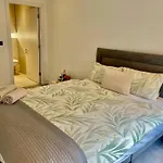 Modern Ensuite Double Bedroom