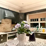 Peaceful Villa With Garden & Creek - New Cozy Rooms