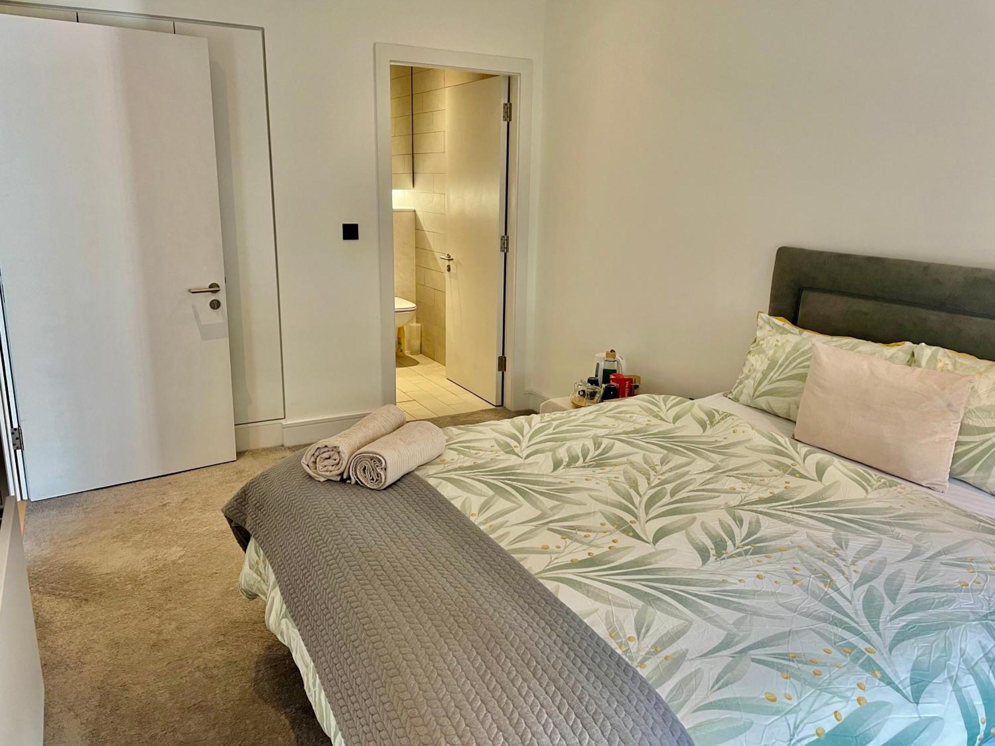 Modern Ensuite Double Bedroom * Dublin