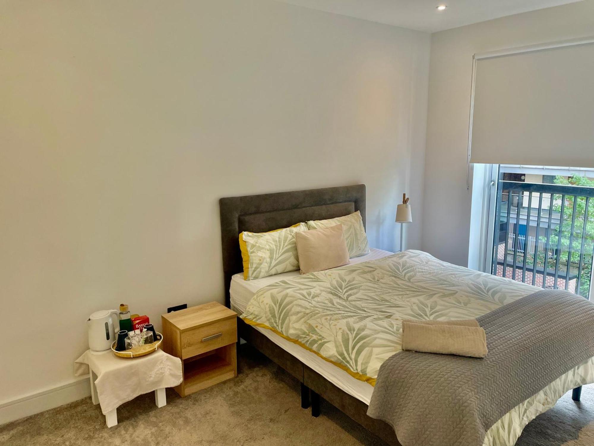 Modern Ensuite Double Bedroom Homestay *