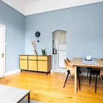 2Bed Flat With Private Balcony And Fireplace