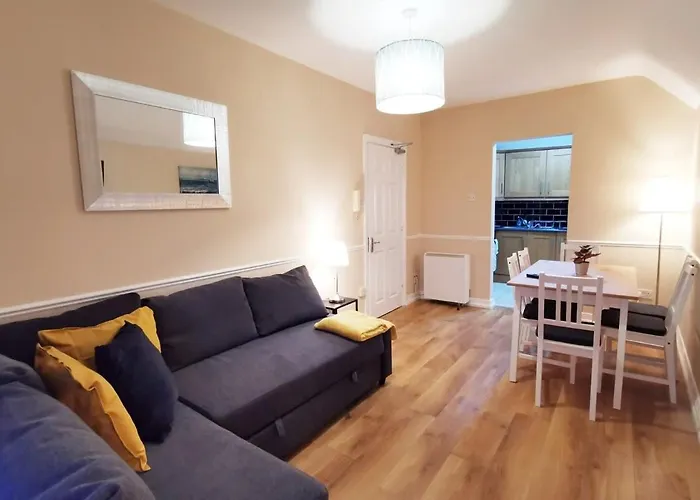 Very Central 1Bed New Refurbish
