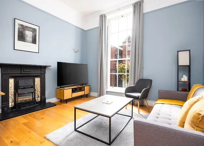 2Bed Flat With Private Balcony And Fireplace