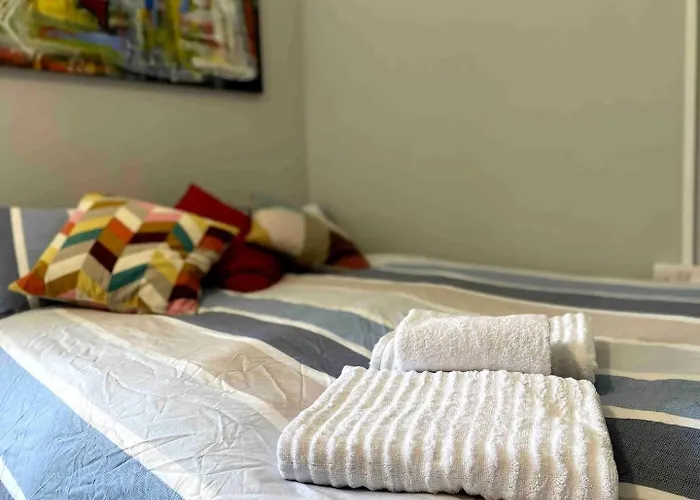 Central & Cozy Artistic Loft - Walk Everywhere