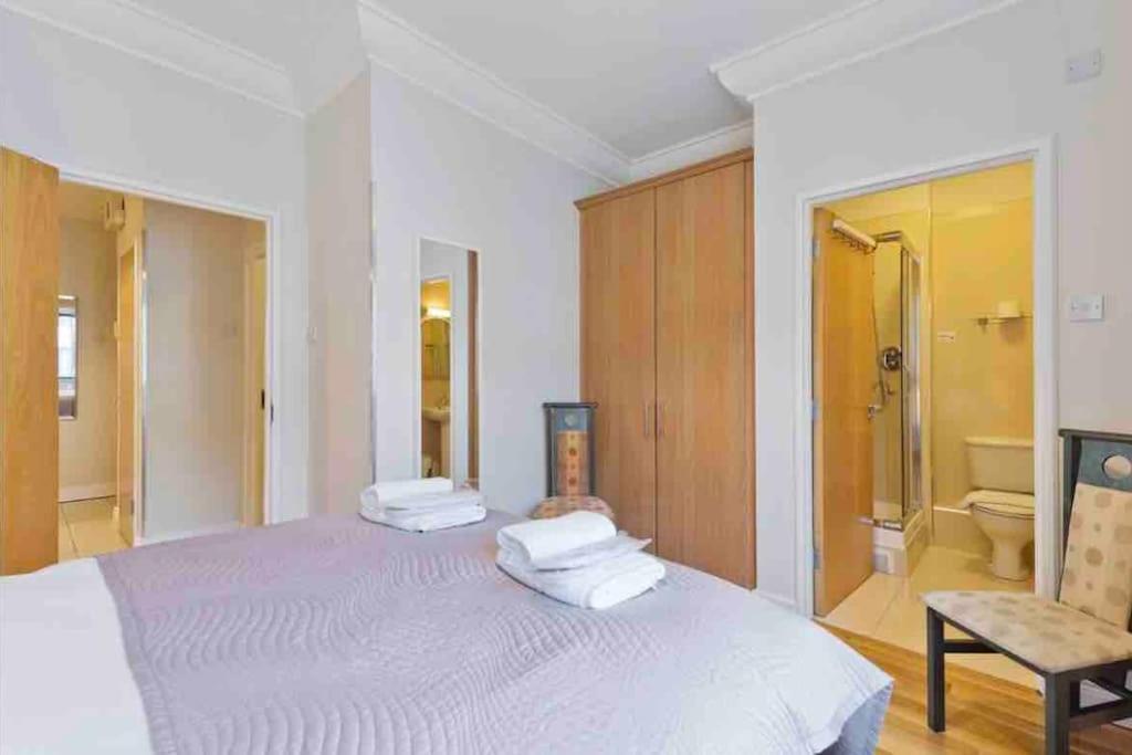 Apartment Luxury Two Bedroom In Dublin