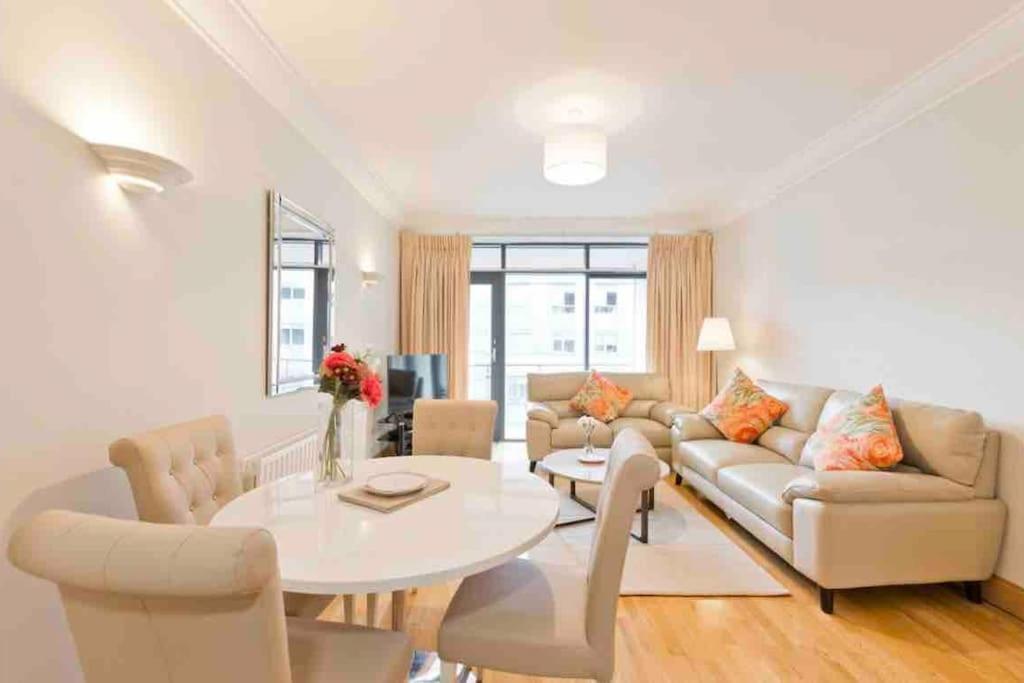 Luxury Two Bedroom In Apartment Dublin