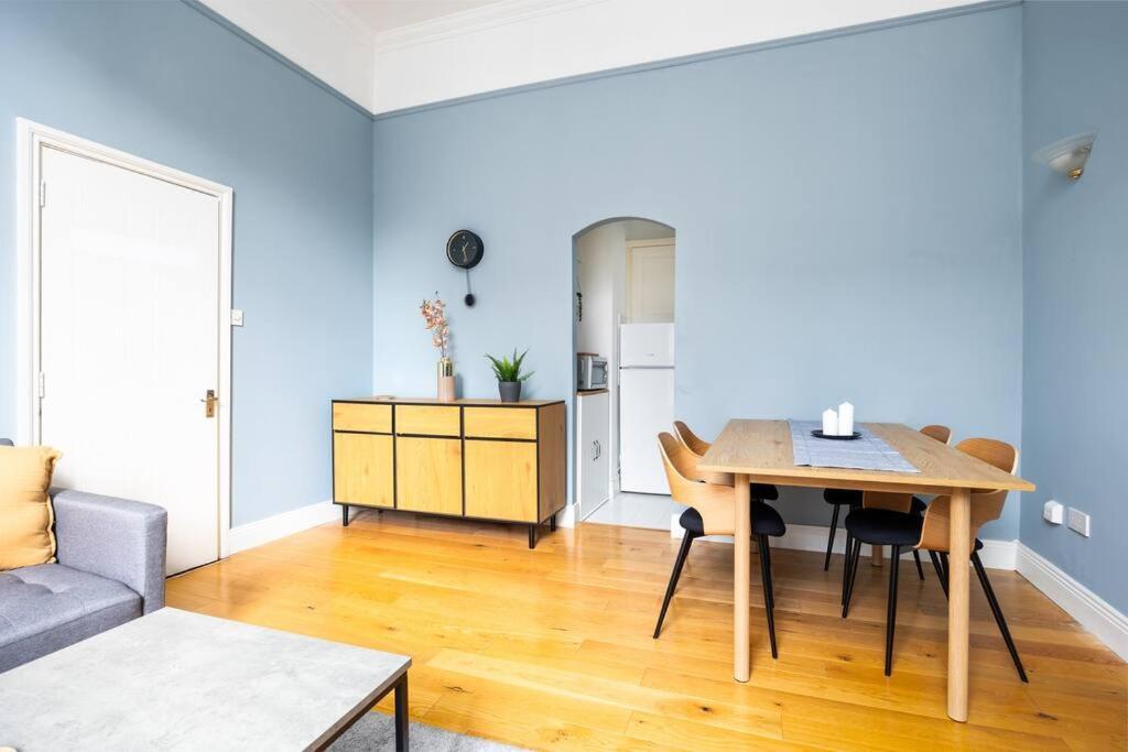 2bed Flat With Private Balcony And Fireplace Apartment *
