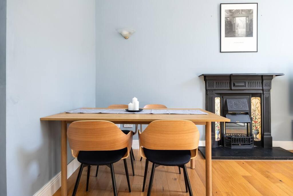 Apartment 2bed Flat With Private Balcony And Fireplace *
