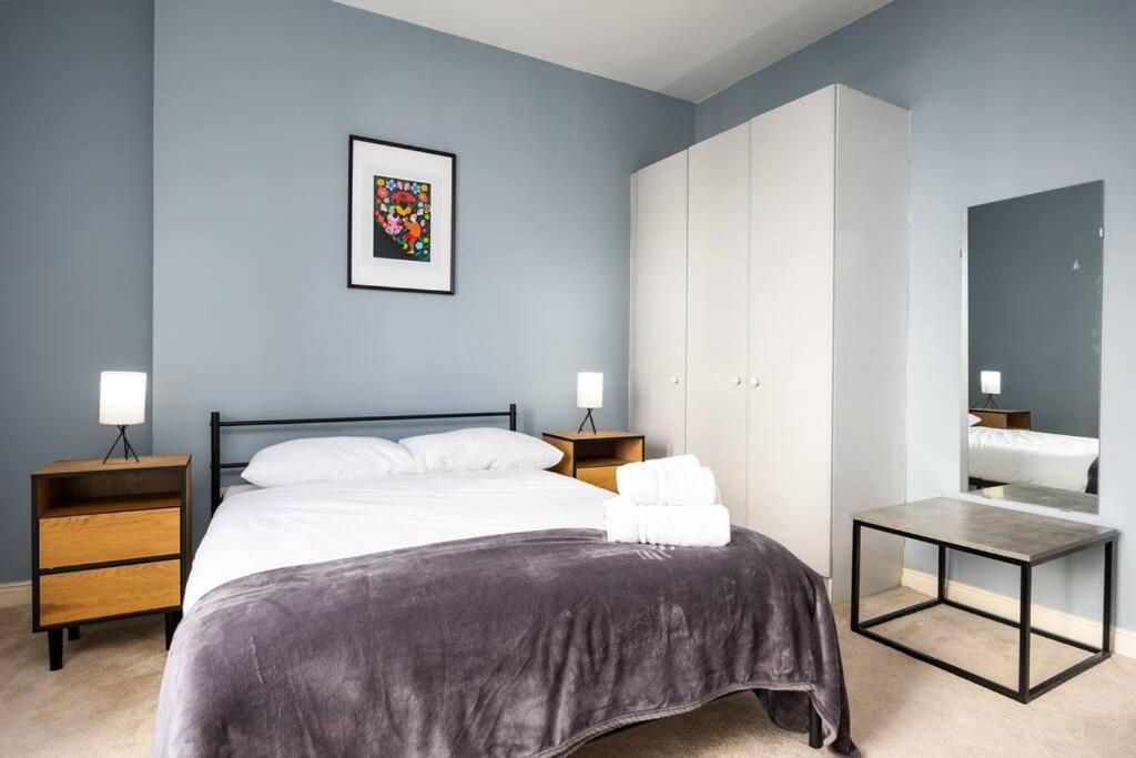 2bed Flat With Private Balcony And Fireplace Apartment