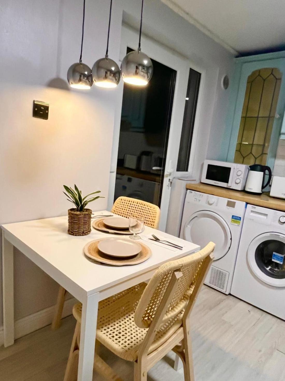 In House - 1-spacious Modern Duplex 2b2b Guest house *