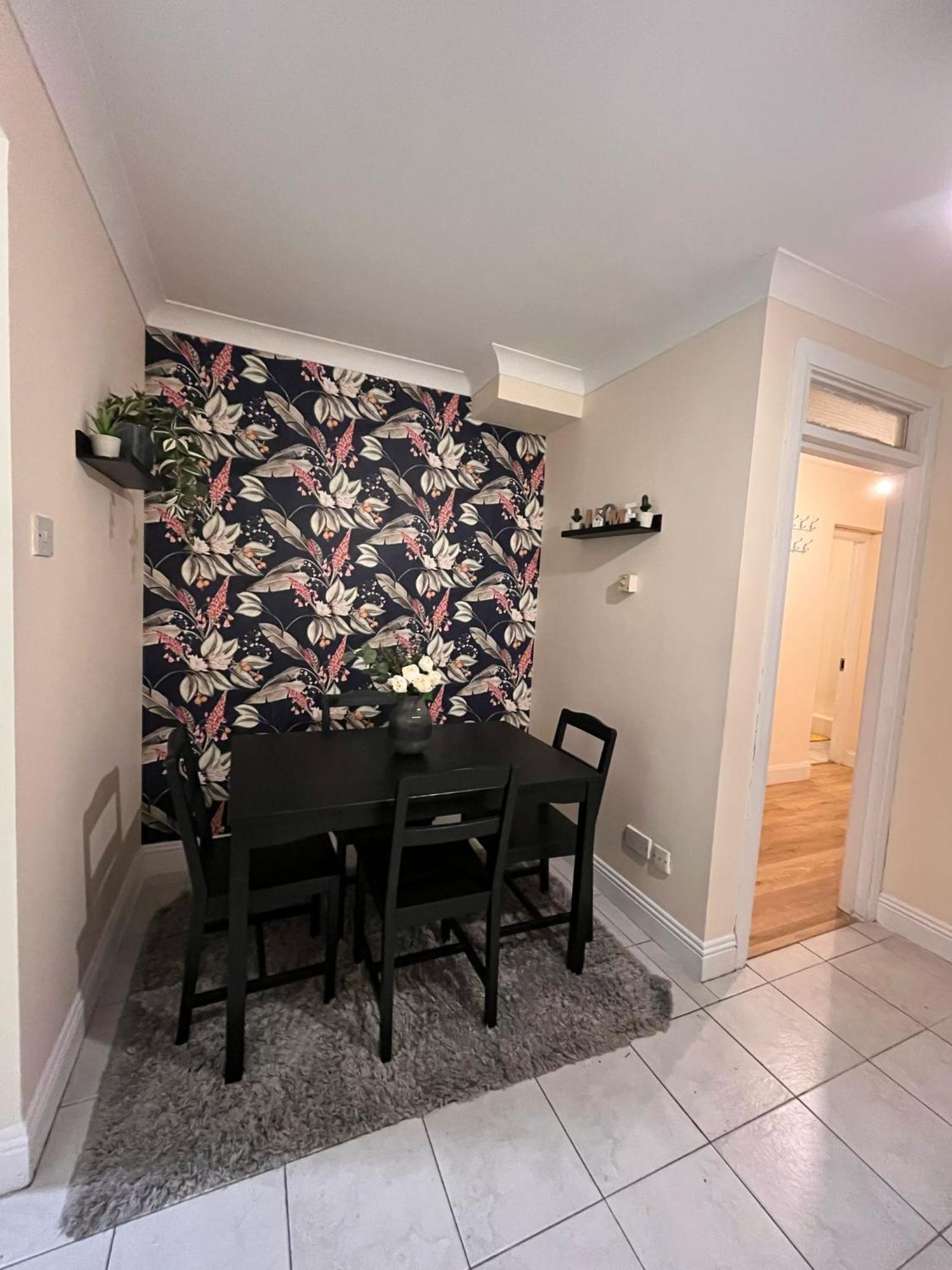 Superb Triple By The Spire - 3 Guest house