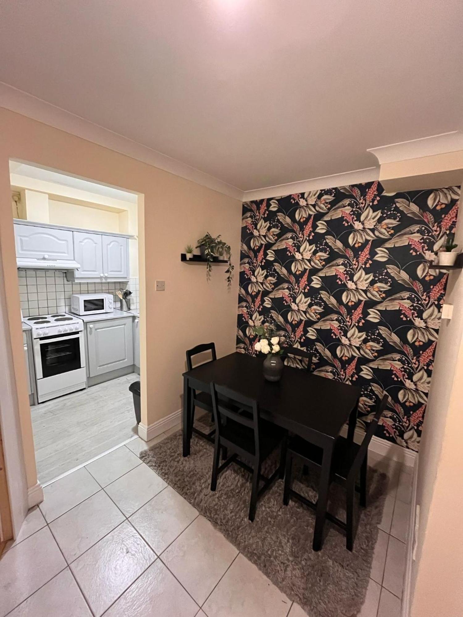Superb Triple By The Spire - 3 Guest house