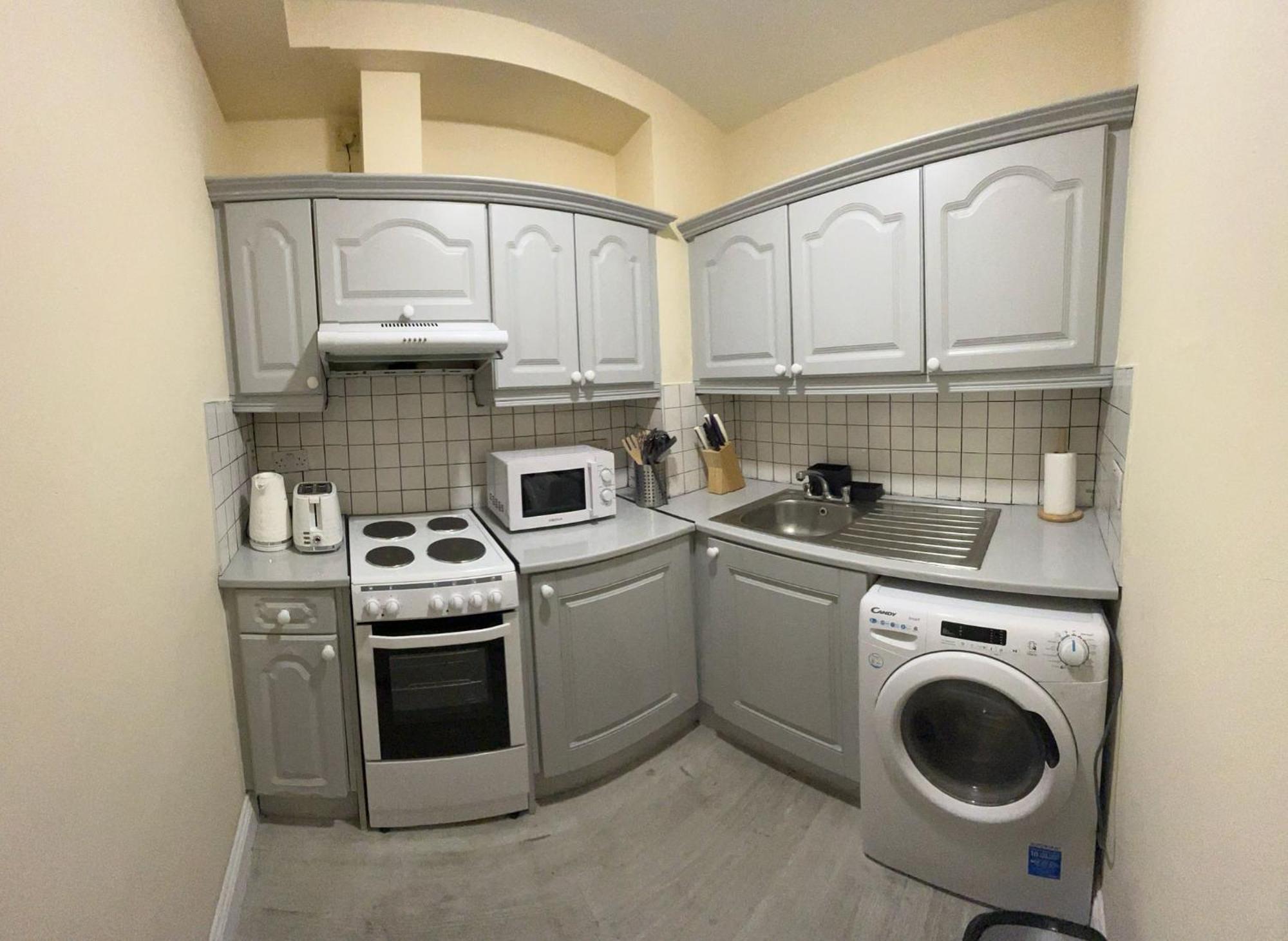 Superb Triple By The Spire - 3 Guest house *