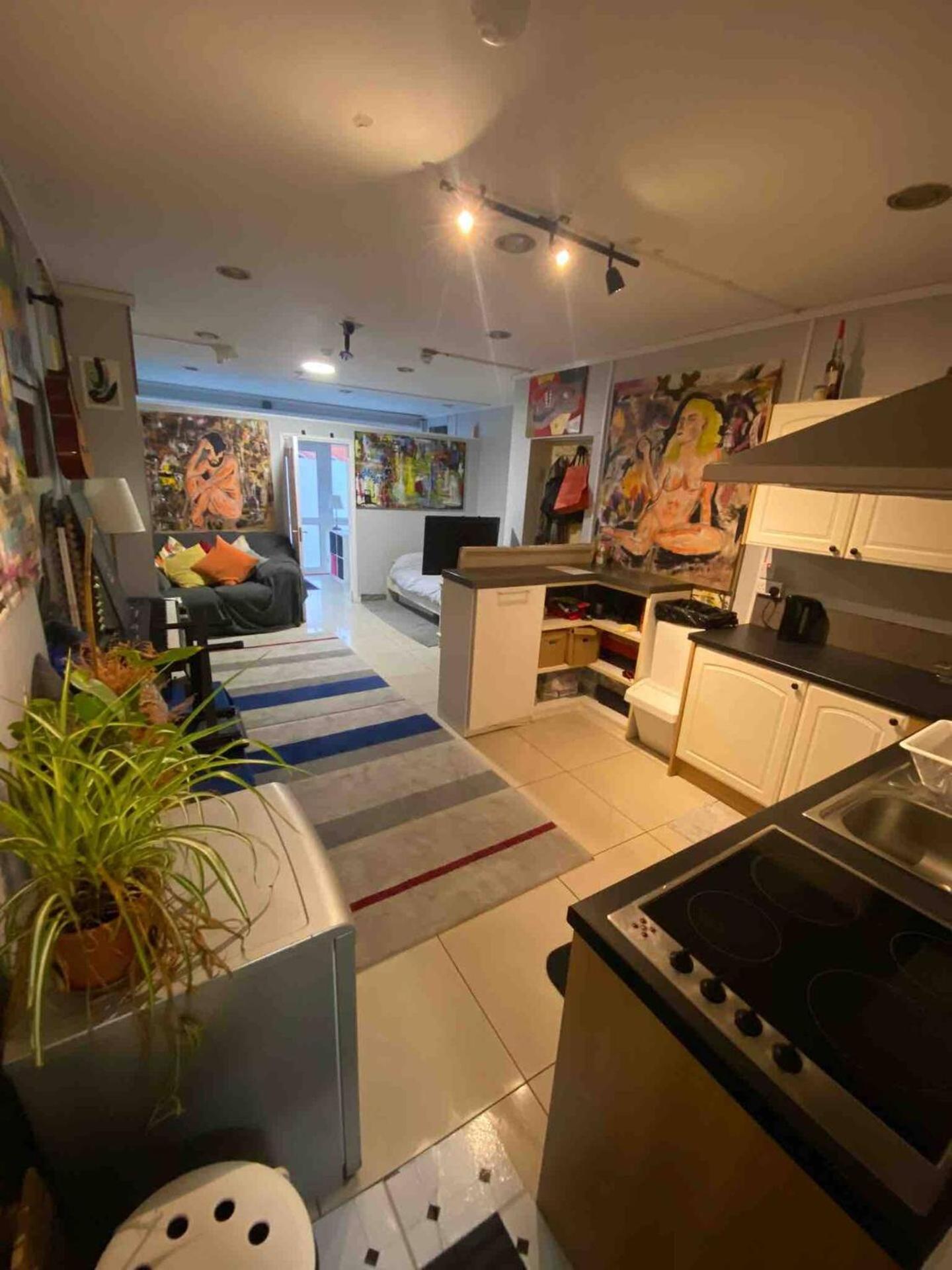 & Cozy Artistic Loft - Walk Everywhere *