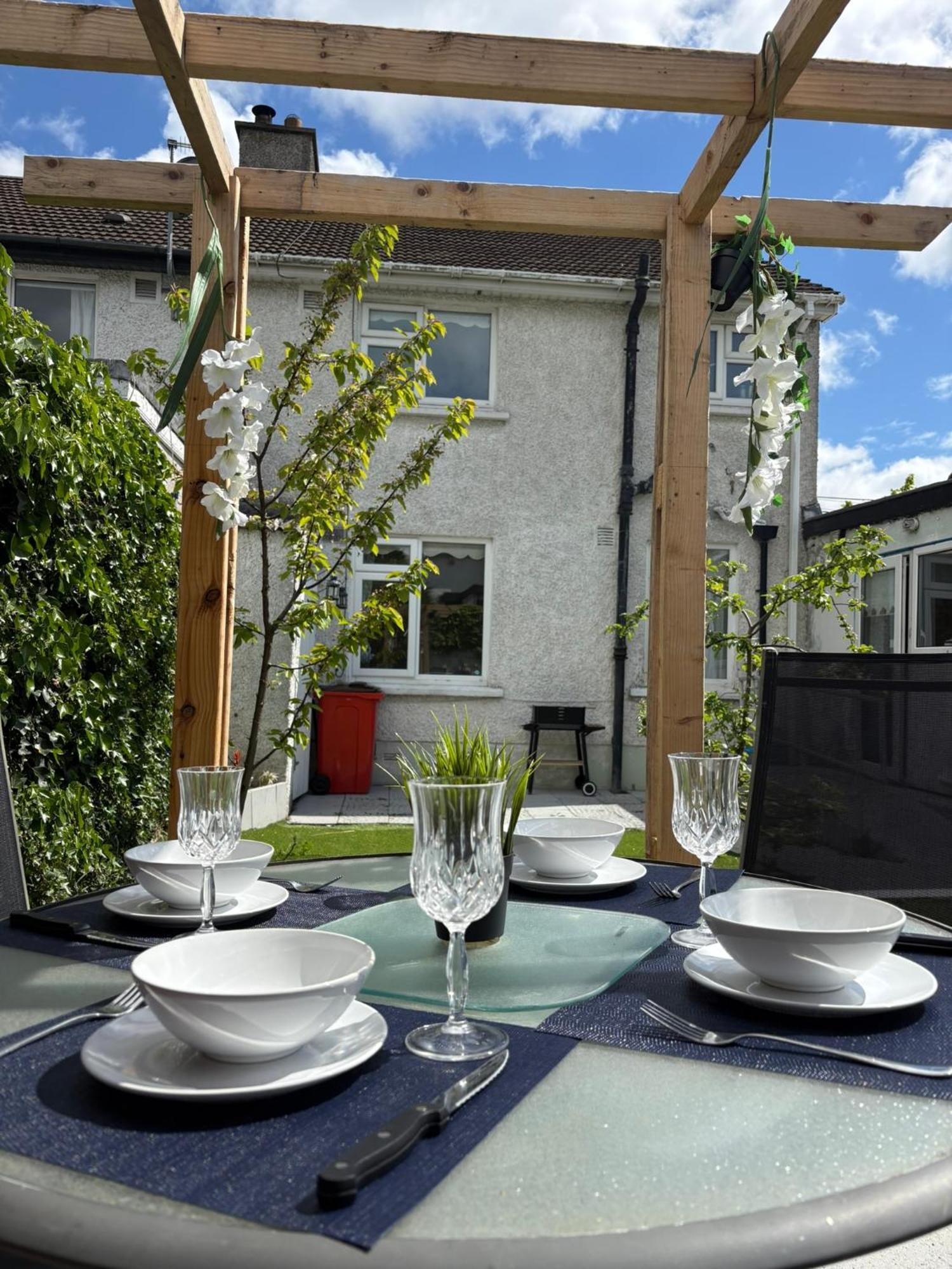 Superb Double Near Airport - 3 Guest house