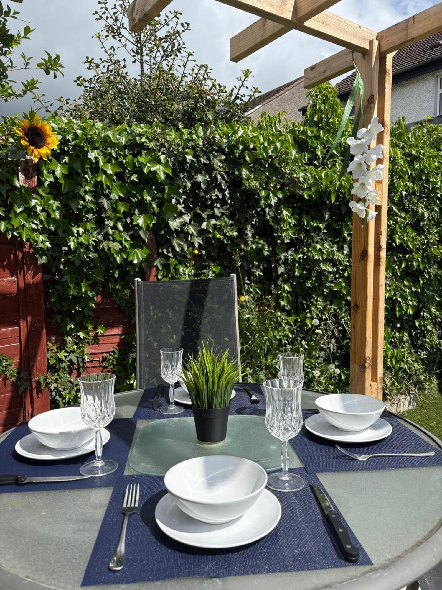 Superb Double Near Airport - 3 Guest house