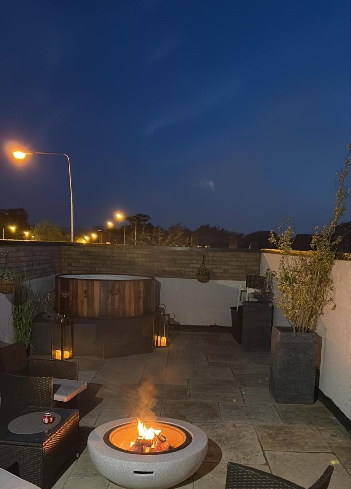 Hot Tub Luxe In The Heart Of Villa