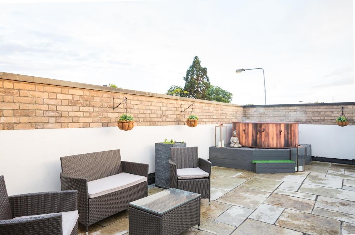 Hot Tub Luxe In The Heart Of Villa