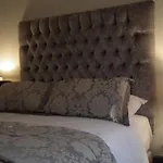 Modern 2 Bedroom Home Near The Rds Arena