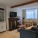 Entire House, Sleeps 2-6, Sunroom, Outside Yard