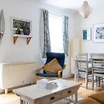 Artist\'S Central Apartment!