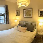 Artist\'S Central Apartment!