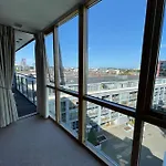 Stunning Modern Apartment In The Gasworks