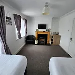 Bright Elegant Room Park View