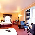 Westpark And Suites