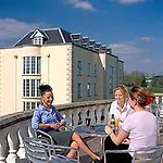 Westpark And Suites