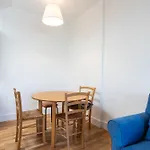 Flat W/ Balcony & Canal View - 4Min To Station