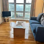 Flat W/ Balcony & Canal View - 4Min To Station