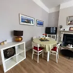 Superb Location 3 Min To Rds, Aviva, D4 2 Bed Apartment