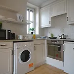 City Center Apt Free Parking