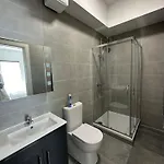 Perfect Central Studio With Outdoor Patio