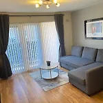 Conveniently Located, 2 Bedroom Modern Apartment