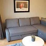 Conveniently Located, 2 Bedroom Modern Apartment