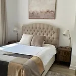 20 Minutes To The City Center