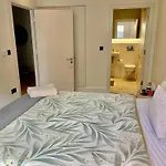 Modern Ensuite Bedroom