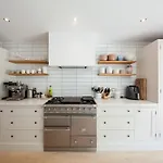 Beautiful And Spacious Home In South Circular Rd