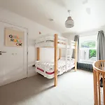 Beautiful And Spacious Home In South Circular Rd
