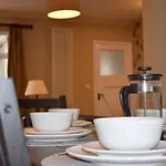 3 Bedroom House With Free Parking