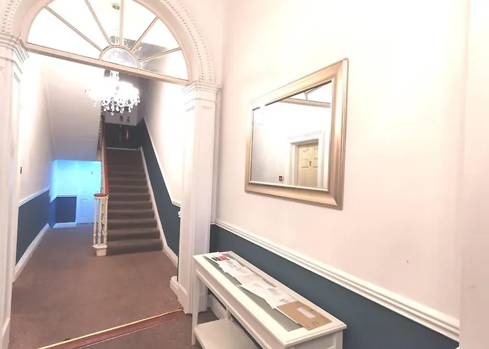 4 Poster Luxury Georgian Apartment