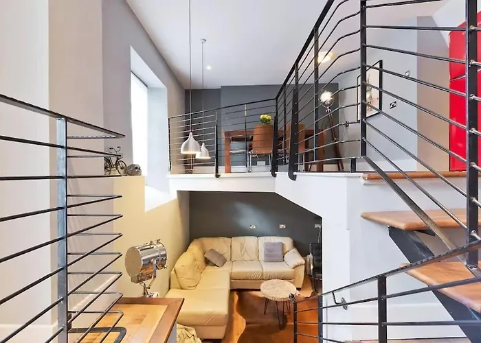 Beautiful, Large 4 Bedroom City Centre Townhouse