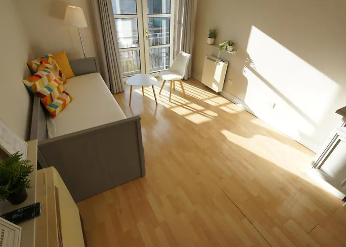 City Center Apt Free Parking