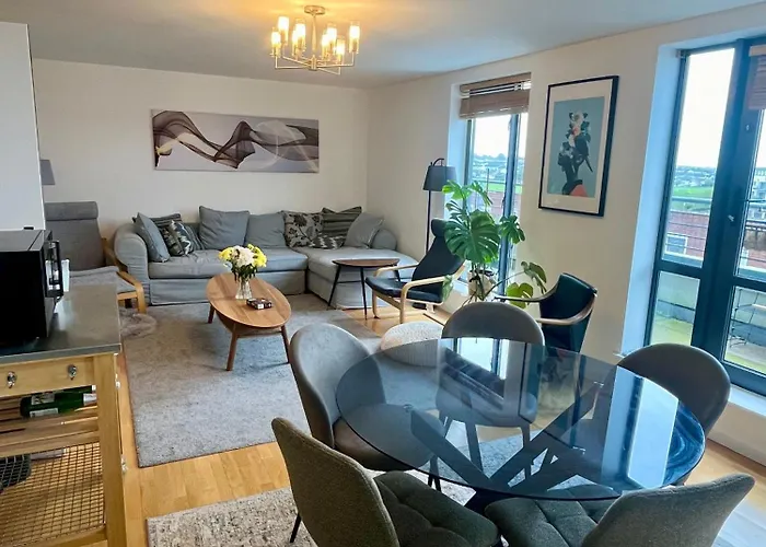 Entire Home In Exclusive Dublin Neighborhood - Comfortably Sleeps Up To 6 Guest