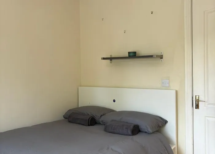 Superb Double Room Near Airport - 3