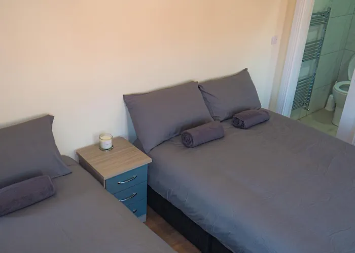 En-Suite Triple Room Near Croke Park - 1