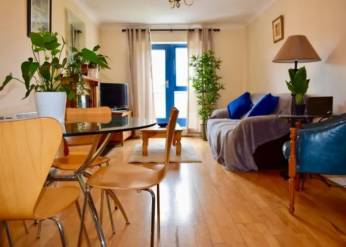 2 Bedroom Apartment Beside Merrion Square